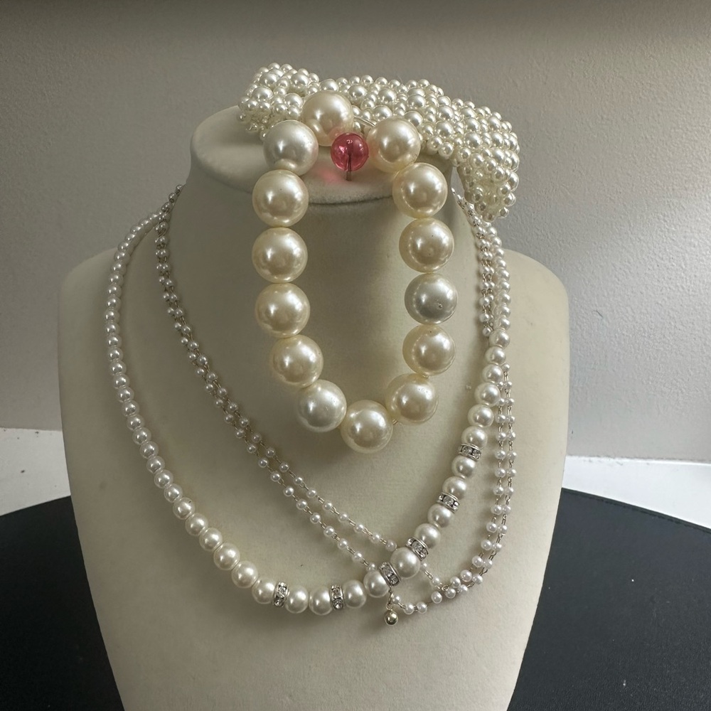 Lot of Faux Pearls 2 Stretch Bracelets 2 necklaces